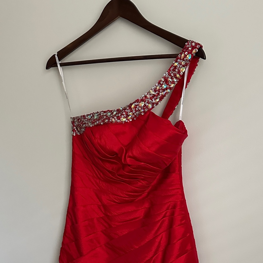 Elegant One-Shoulder Red Prom Dress with Sparkling Multicolor Beaded Strap - Picture 6 of 14
